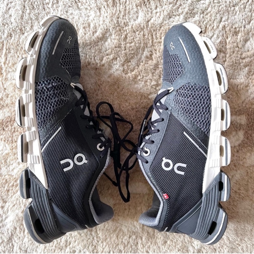 On Cloudflyer Road-Running Shoes Sneakers Black/ White Size 9 - Picture 3 of 15